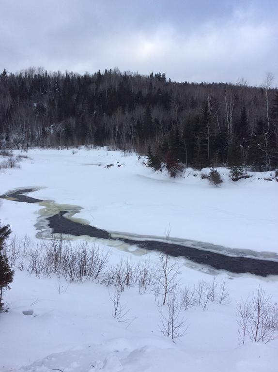 Camping Le 4 Chemins LʼAnse-Saint-Jean Extérieur photo