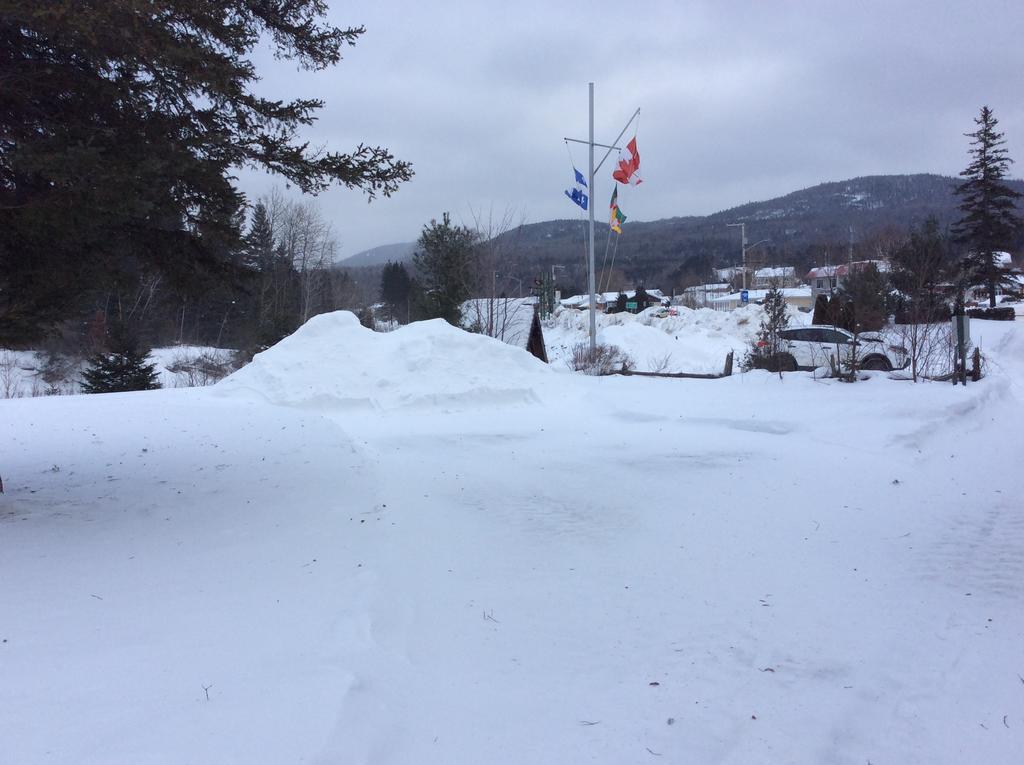 Camping Le 4 Chemins LʼAnse-Saint-Jean Extérieur photo