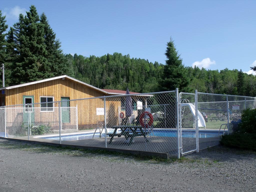 Camping Le 4 Chemins LʼAnse-Saint-Jean Chambre photo
