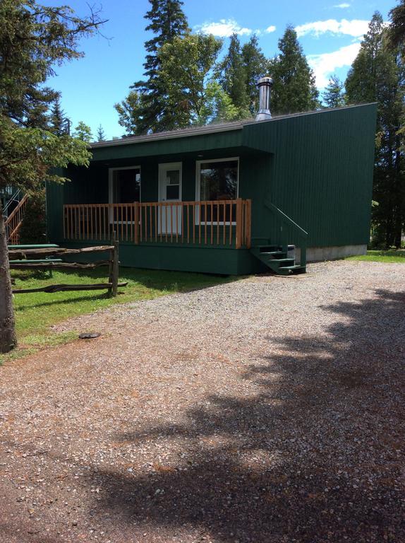 Camping Le 4 Chemins LʼAnse-Saint-Jean Extérieur photo
